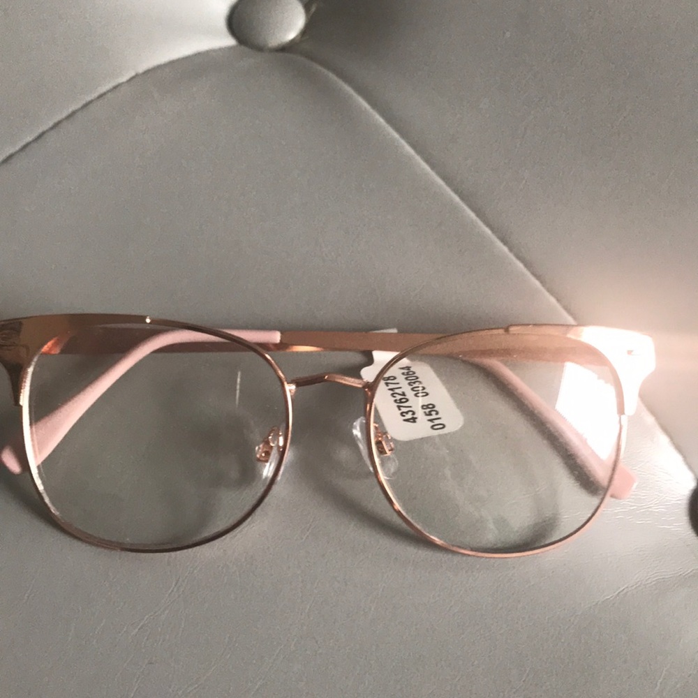 Urban outfitters NWT eyeglass readers in rose gold